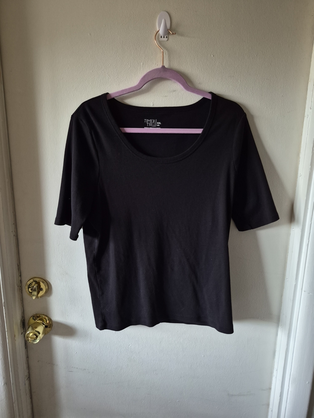 Time and Tru Black Short Sleeve Scoop Neck Top